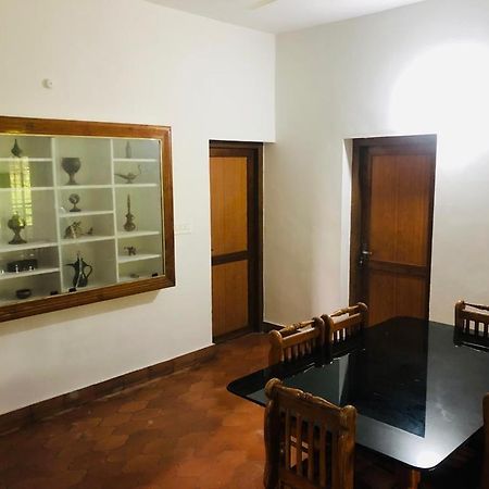 H Villa Nilambūr Екстериор снимка
