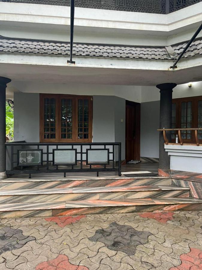 H Villa Nilambūr Екстериор снимка
